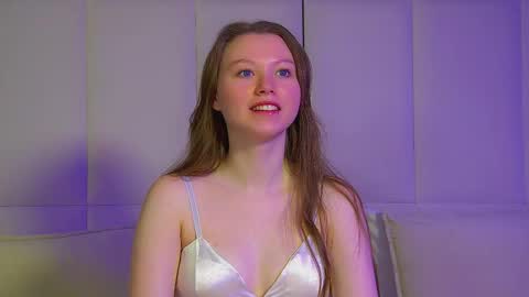 Keira online show from November 2025 06:30:01 PM