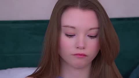 Keira online show from March 2026 06:12:02 PM