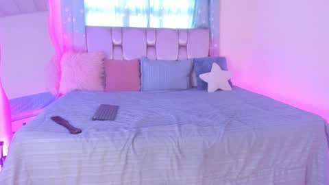 Keisy  online show from February 2026 02:15:02 PM