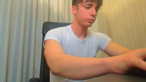 Snapshot of kellenwest chatting on December 2025 05:14:01 AM KellenWest online show from December 2025 05:14:01 AM