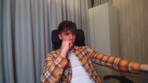 Snapshot of kellenwest chatting on January 2026 05:10:02 AM KellenWest online show from January 2026 05:10:02 AM