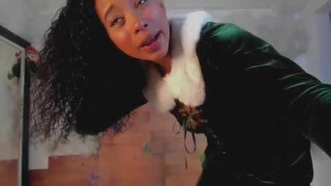 Snapshot of kelly__thomson chatting on December 2024 09:30:01 PM kelly__thomson online show from December 2024 09:30:01 PM