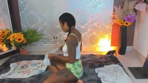 Snapshot of kelly__thomson chatting on September 2025 12:18:01 PM kelly__thomson online show from September 2025 12:18:01 PM
