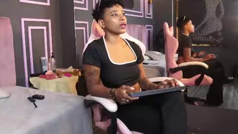 kelly__thomson online show from July 2026 01:15:02 PM