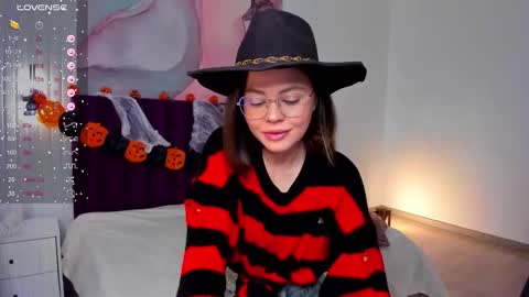 Kelly online show from October 2025 01:02:02 AM