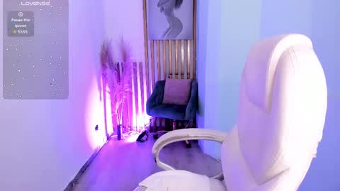 kellyMillian  online show from February 2026 02:38:02 PM