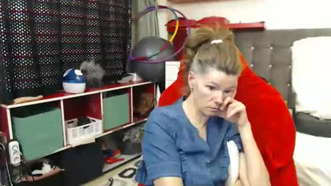 kelly online show from February 2025 05:20:01 PM