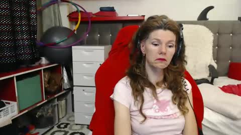 kelly online show from February 2025 01:00:01 AM