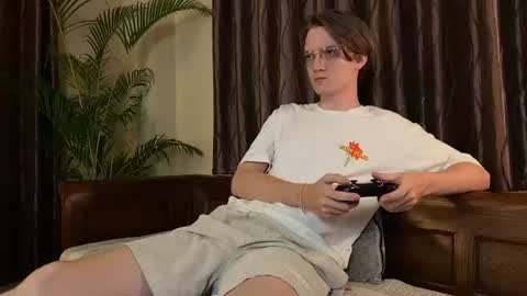Kelly online show from June 2026 06:12:01 PM