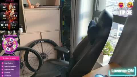 Snapshot of ken_davids chatting on December 2025 01:40:01 PM KenD online show from December 2025 01:40:01 PM