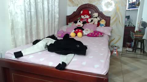 kendall  online show from October 2025 05:27:01 AM