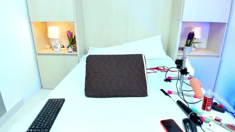 Kendal online show from December 2024 08:50:01 PM