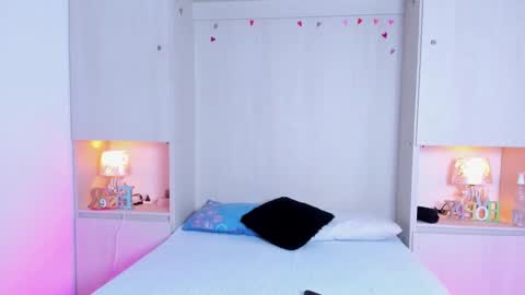 Kendal online show from December 2025 12:44:02 PM