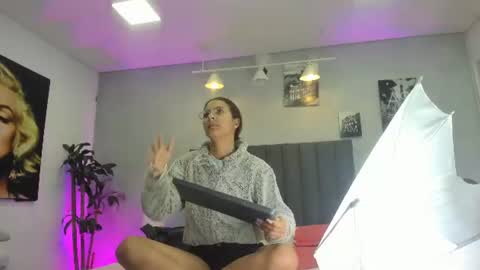 Snapshot of kendra_london chatting on June 2026 11:12:02 AM Kendra London online show from June 2026 11:12:02 AM