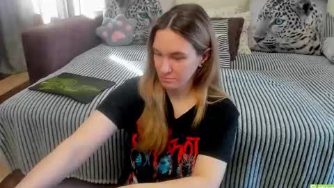 Snapshot of kendra_xx_ chatting on April 2026 02:27:02 AM Kendra online show from April 2026 02:27:02 AM