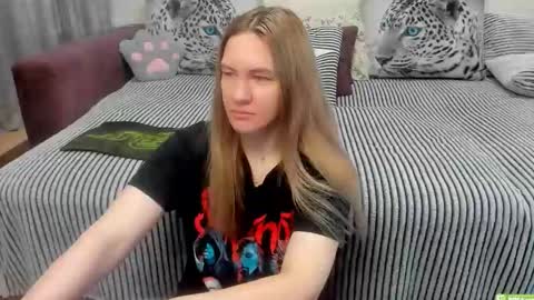 Snapshot of kendra_xx_ chatting on May 2026 11:43:02 PM Kendra online show from May 2026 11:43:02 PM