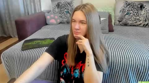 Snapshot of kendra_xx_ chatting on May 2026 01:01:02 AM Kendra online show from May 2026 01:01:02 AM