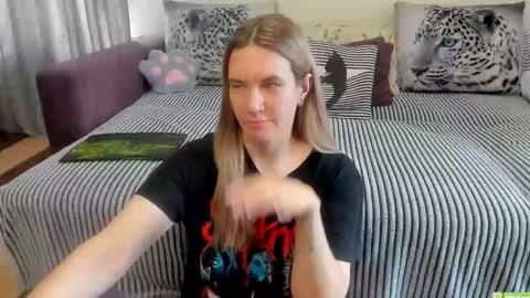 Snapshot of kendra_xx_ chatting on May 2026 04:29:02 AM Kendra online show from May 2026 04:29:02 AM