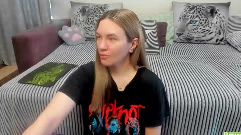 Snapshot of kendra_xx_ chatting on May 2026 11:32:01 PM Kendra online show from May 2026 11:32:01 PM