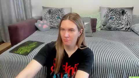 Snapshot of kendra_xx_ chatting on May 2026 01:56:01 AM Kendra online show from May 2026 01:56:01 AM