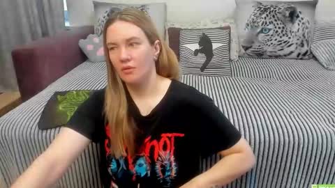 Snapshot of kendra_xx_ chatting on May 2026 12:04:02 AM Kendra online show from May 2026 12:04:02 AM