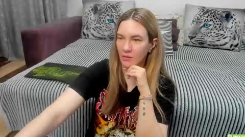 Snapshot of kendra_xx_ chatting on May 2026 11:44:01 PM Kendra online show from May 2026 11:44:01 PM