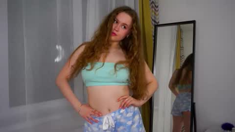 Kira online show from November 2025 06:59:02 PM