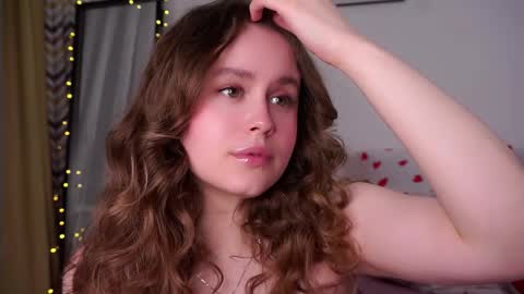 Kira online show from April 2026 10:21:02 PM