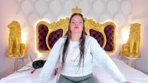 Kendral  online show from October 2025 04:35:02 AM