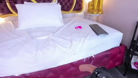 Kendral  online show from April 2026 04:35:01 AM