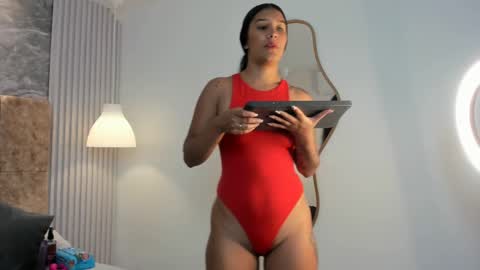 keniathompsonx online show from February 2025 11:03:01 AM