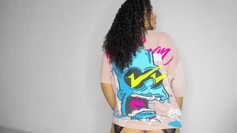 Kenia online show from November 2025 10:25:01 PM