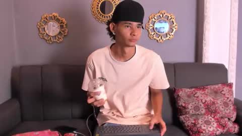 KENIX online show from October 2025 07:34:01 PM