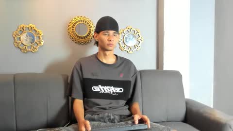 KENIX online show from October 2025 07:58:02 PM
