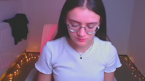 Snapshot of ketrin_pirsss chatting on December 2024 10:32:01 PM Ketrin online show from December 2024 10:32:01 PM