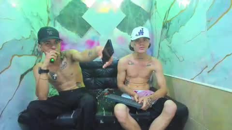 kevinperlas_ online show from November 2025 08:52:01 PM