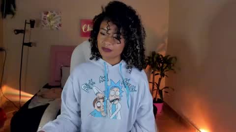 Snapshot of keyla_roberts_ chatting on February 2025 09:37:01 AM Adhara. Help me reach 100 likes online show from February 2025 09:37:01 AM