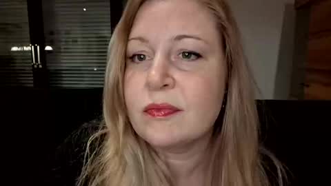 khaleesi0890 online show from November 2025 06:52:02 PM