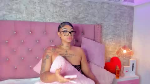 Khelany Isyy  online show from February 2026 02:20:02 PM