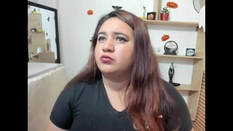 Snapshot of khloe_tommson_ chatting on November 2025 01:35:02 PM khloe_tommson_ online show from November 2025 01:35:02 PM