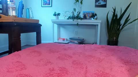 Khloe online show from March 2026 08:48:01 PM