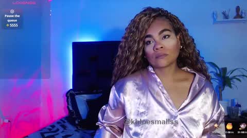 Snapshot of khloesmalls chatting on January 2025 03:29:02 PM online show from January 2025 03:29:02 PM