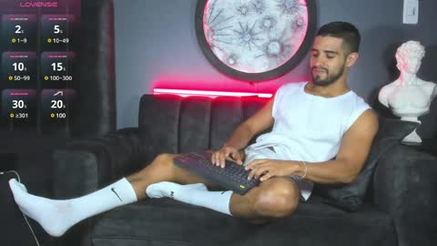 Khriss brown online show from February 2025 10:43:02 PM