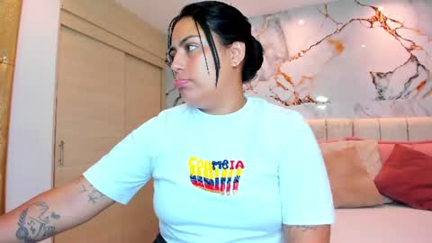 Snapshot of kiana_cream chatting on July 2026 04:02:02 PM N M online show from July 2026 04:02:02 PM
