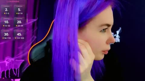 Kira online show from November 2025 09:05:02 PM