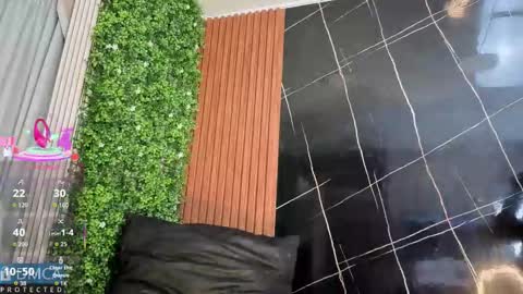 Kiara Zahiri online show from November 2025 11:00:01 AM