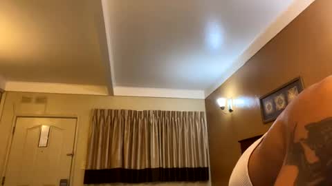 Snapshot of kibrombariu45 chatting on May 2026 05:14:02 AM HunneysPlayRoom online show from May 2026 05:14:02 AM
