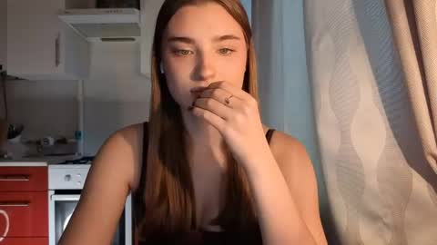 Ola my name is Lissa  Lets hit 10 Thumbs Up together   online show from May 2026 02:15:02 PM