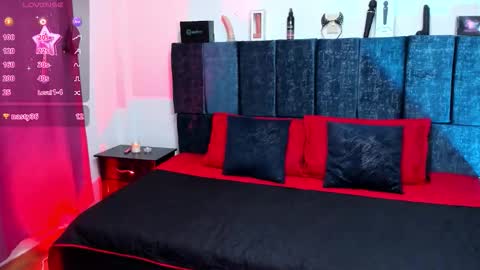 kiimowens online show from October 2025 12:06:01 PM