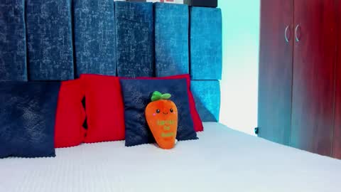 kiimowens online show from November 2025 12:05:02 PM